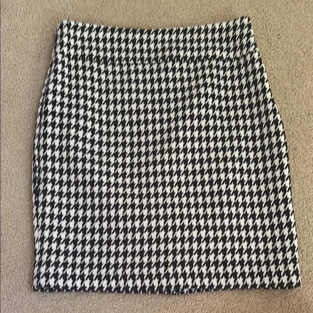 The Limited Black and White Houndstooth Tweed Pencil Skirt